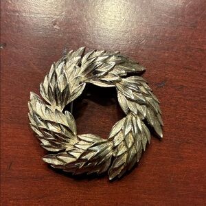 Silver Leaf Wreath Brooch